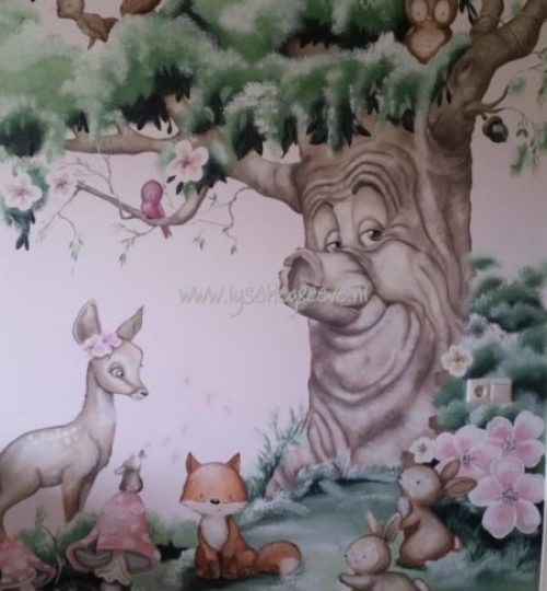 Muurschildering sprookjesboom hert vos bloemen kinderkamer