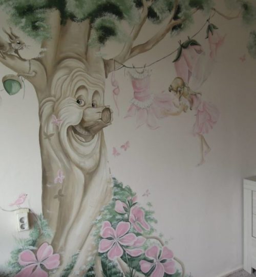 Muurschildering sprookjesboom elf elfjes fee bloemen kinderkamer
